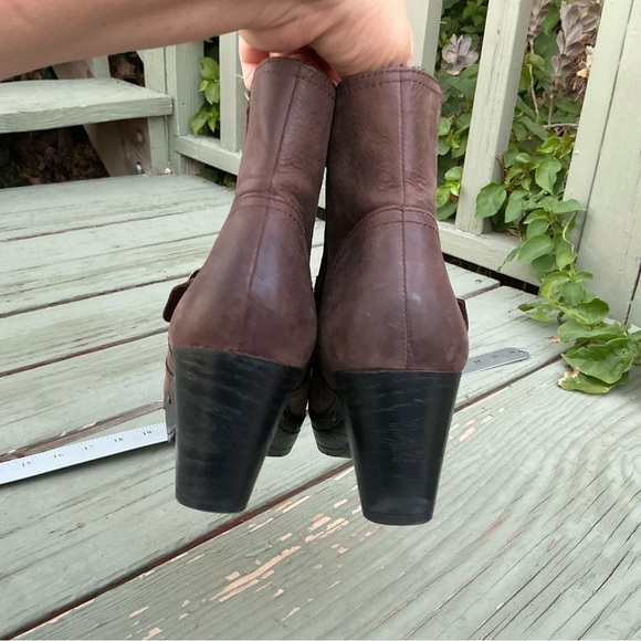 CLARKS Brown Leather Chelsea Zipper Buckle Ankle Boots Heels Women 6.5M  39320 - Picture 9 of 11